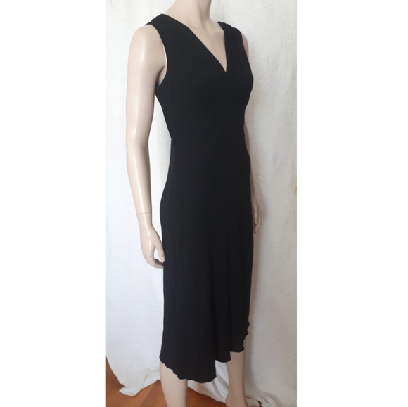 V-neck Sleeveless Dress - Picture 2 of 11